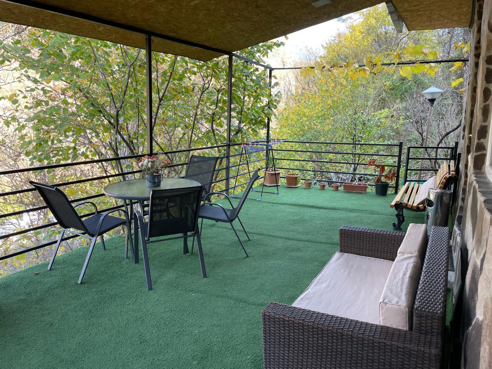 Borjomi Veranda ภายนอก รูปภาพ